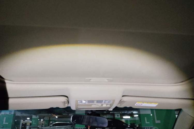 Used Toyota Highlander 2013 2.7L Two-Wheel Drive 7-Seater Zijin Edition Headliner
