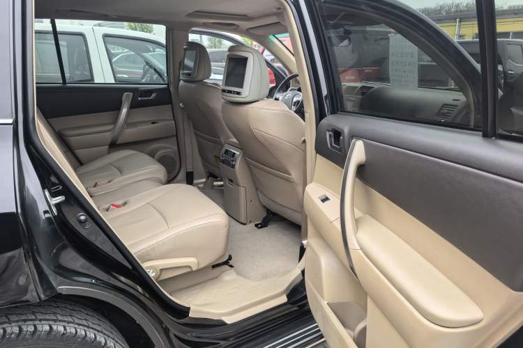 Used Toyota Highlander 2013 2.7L Two-Wheel Drive 7-Seater Zijin Edition Interior 3