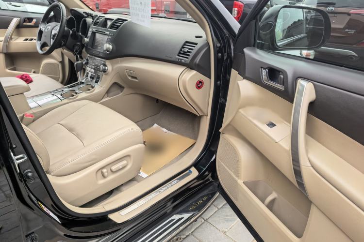 Used Toyota Highlander 2013 2.7L Two-Wheel Drive 7-Seater Zijin Edition Interior 5