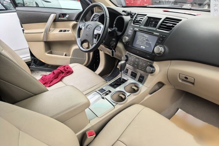Used Toyota Highlander 2013 2.7L Two-Wheel Drive 7-Seater Zijin Edition Interior 6