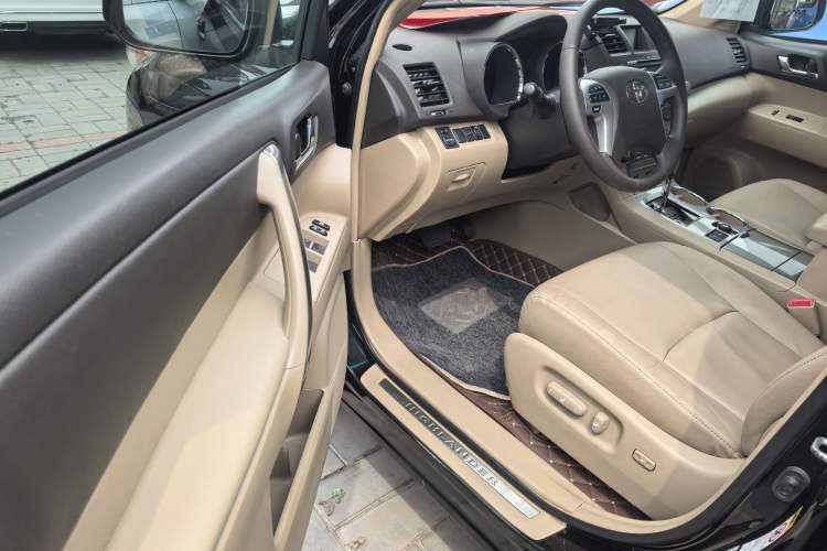 Used Toyota Highlander 2013 2.7L Two-Wheel Drive 7-Seater Zijin Edition Interior 8