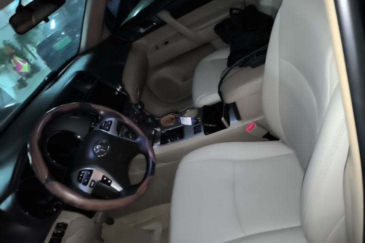 Used Toyota Highlander 2013 2.7L Two-Wheel Drive 5-Seater Purple Gold Edition Left Front Seat