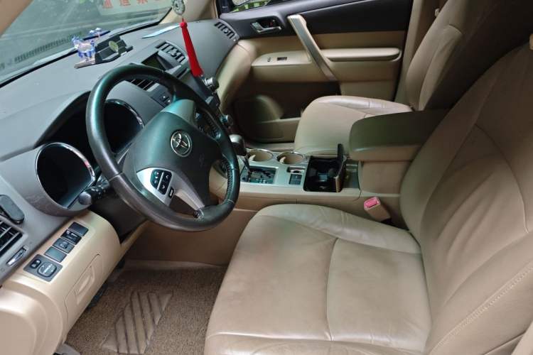 Used Toyota Highlander 2013 2.7L Two-Wheel Drive 5-Seater Purple Gold Edition Left Front Seat