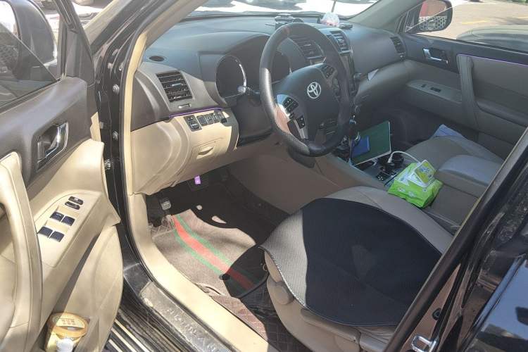 Used Toyota Highlander 2013 2.7L Two-Wheel Drive 5-Seater Purple Gold Edition Left Front Seat