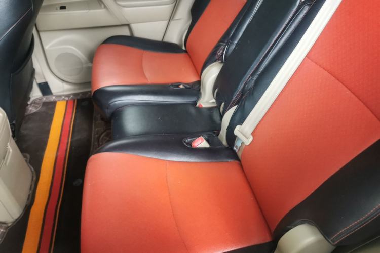Used Toyota Highlander 2013 2.7L Two-Wheel Drive 5-Seater Purple Gold Edition Left Rear Seat