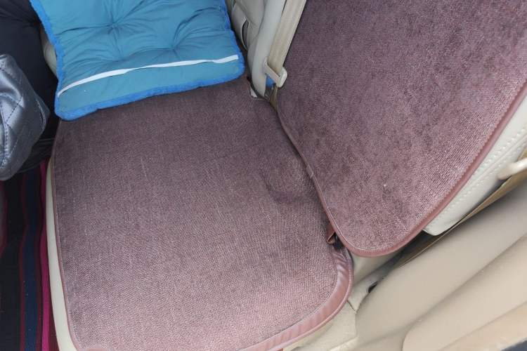 Used Toyota Highlander 2013 2.7L Two-Wheel Drive 5-Seater Purple Gold Edition Left Rear Seat