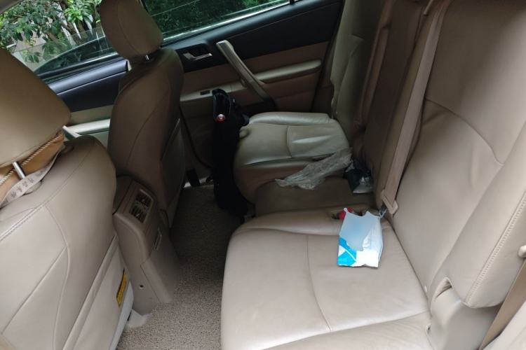 Used Toyota Highlander 2013 2.7L Two-Wheel Drive 5-Seater Purple Gold Edition Left Rear Seat