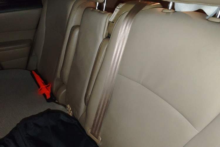Used Toyota Highlander 2013 2.7L Two-Wheel Drive 5-Seater Purple Gold Edition Left Rear Seat