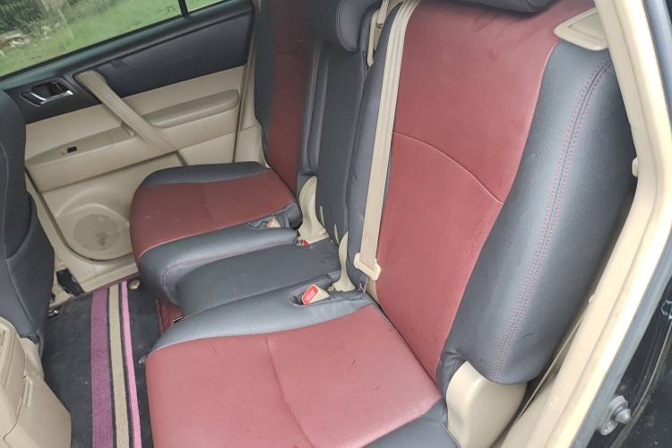 Used Toyota Highlander 2013 2.7L Two-Wheel Drive 5-Seater Purple Gold Edition Left Rear Seat