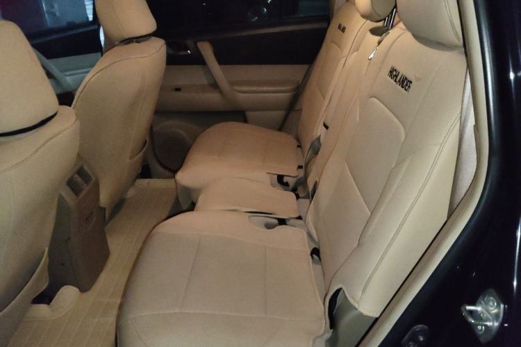 Used Toyota Highlander 2013 2.7L Two-Wheel Drive 5-Seater Purple Gold Edition Left Rear Seat