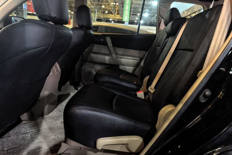 Used Toyota Highlander 2013 2.7L Two-Wheel Drive 5-Seater Purple Gold Edition Left Rear Seat