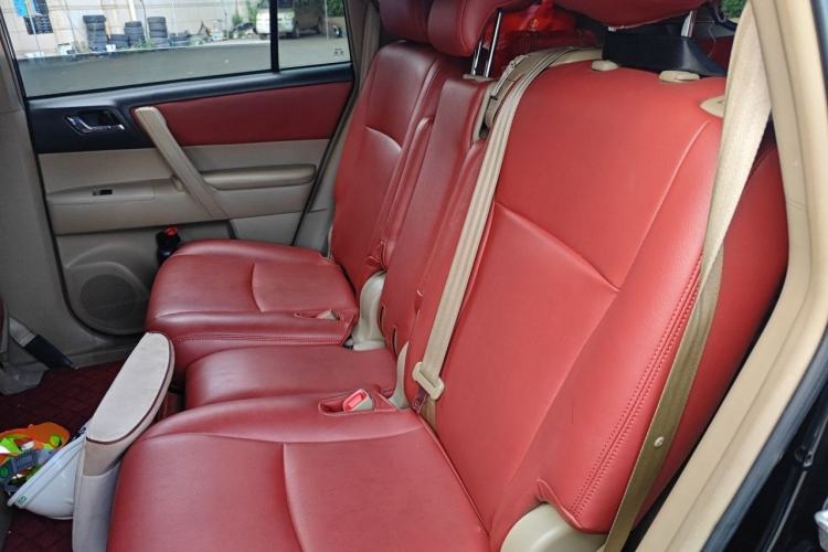 Used Toyota Highlander 2013 2.7L Two-Wheel Drive 5-Seater Purple Gold Edition Left Rear Seat