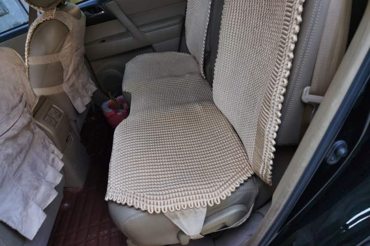 Used Toyota Highlander 2013 2.7L Two-Wheel Drive 5-Seater Purple Gold Edition Left Rear Seat