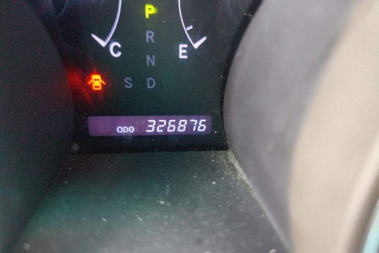 Used Toyota Highlander 2013 2.7L Two-Wheel Drive 5-Seater Purple Gold Edition Odometer Close Up
