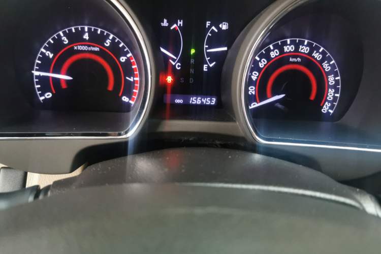 Used Toyota Highlander 2013 2.7L Two-Wheel Drive 5-Seater Purple Gold Edition Odometer Close Up