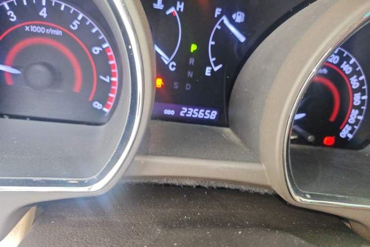 Used Toyota Highlander 2013 2.7L Two-Wheel Drive 7-Seater Zijin Edition Odometer Close Up