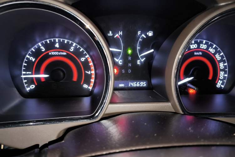 Used Toyota Highlander 2013 2.7L Two-Wheel Drive 5-Seater Purple Gold Edition Odometer Close Up