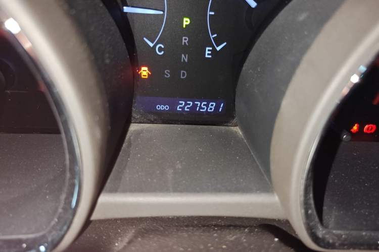 Used Toyota Highlander 2013 2.7L Two-Wheel Drive 5-Seater Purple Gold Edition Odometer Close Up