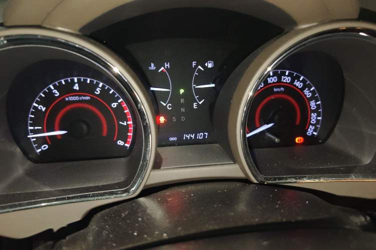 Used Toyota Highlander 2013 2.7L Two-Wheel Drive 5-Seater Purple Gold Edition Odometer Close Up