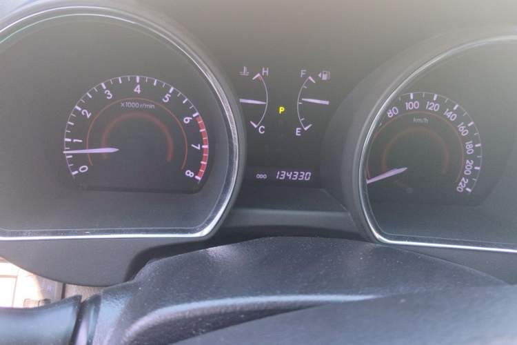 Used Toyota Highlander 2013 2.7L Two-Wheel Drive 5-Seater Purple Gold Edition Odometer Close Up