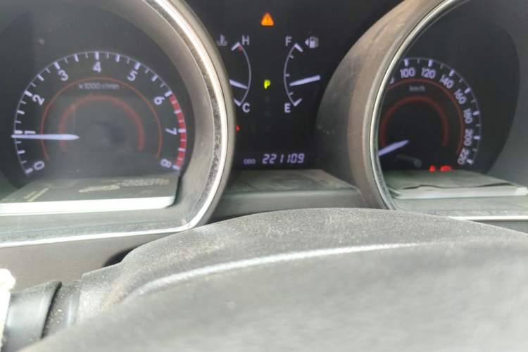 Used Toyota Highlander 2013 2.7L Two-Wheel Drive 7-Seater Zijin Edition Odometer Close Up