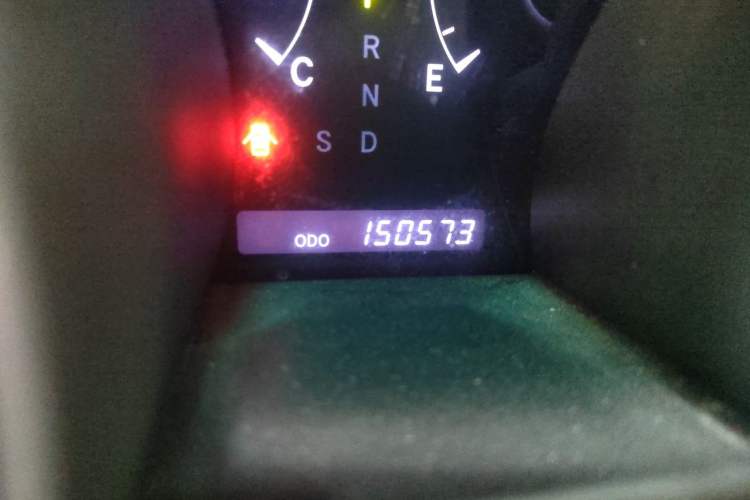Used Toyota Highlander 2013 2.7L Two-Wheel Drive 5-Seater Purple Gold Edition Odometer Close Up