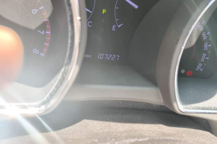 Used Toyota Highlander 2013 2.7L 2WD 7-Seater Explorer Edition Odometer Close Up