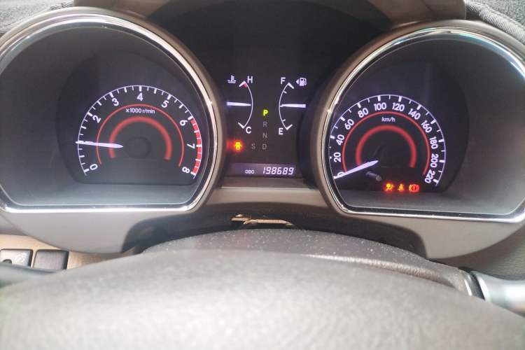 Used Toyota Highlander 2013 2.7L Two-Wheel Drive 5-Seater Purple Gold Edition Odometer Close Up