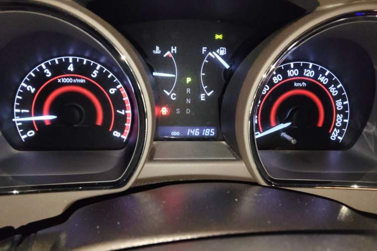 Used Toyota Highlander 2013 2.7L Two-Wheel Drive 5-Seater Purple Gold Edition Odometer Close Up