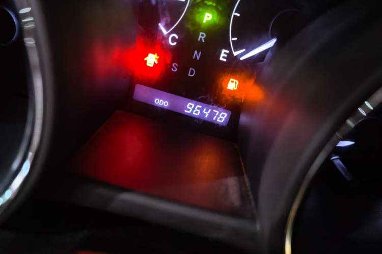 Used Toyota Highlander 2013 2.7L Two-Wheel Drive 5-Seater Purple Gold Edition Odometer Close Up