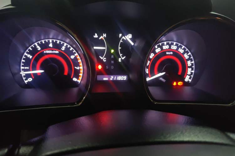 Used Toyota Highlander 2013 2.7L Two-Wheel Drive 5-Seater Purple Gold Edition Odometer Close Up