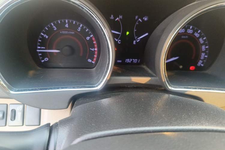 Used Toyota Highlander 2013 2.7L Two-Wheel Drive 5-Seater Purple Gold Edition Odometer Close Up