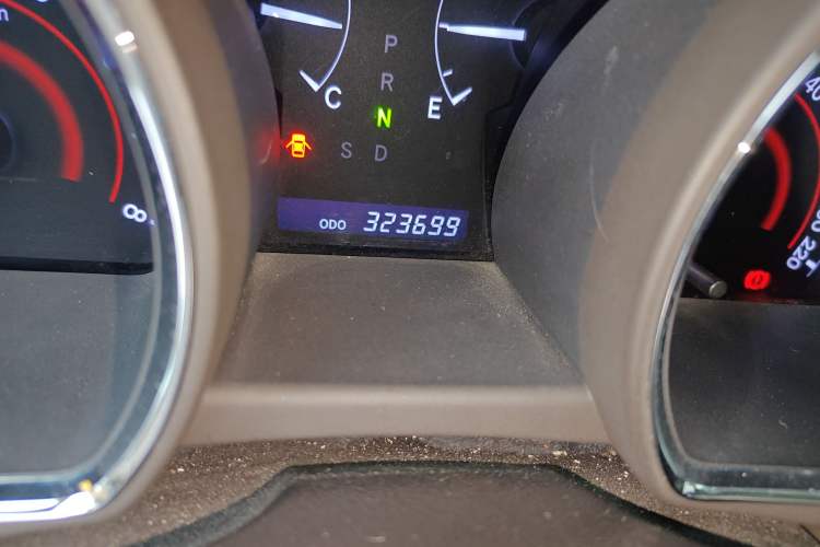 Used Toyota Highlander 2013 2.7L Two-Wheel Drive 7-Seater Zijin Edition Odometer Close Up