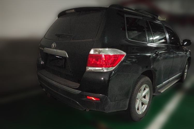 Used Toyota Highlander 2013 2.7L Two-Wheel Drive 5-Seater Purple Gold Edition Rear Right 45 Deg