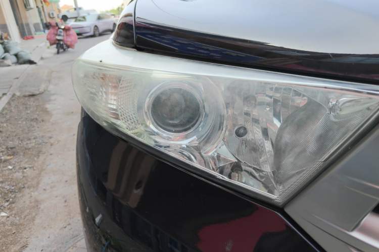 Used Toyota Highlander 2013 2.7L Two-Wheel Drive 5-Seater Purple Gold Edition Right Front Headlight