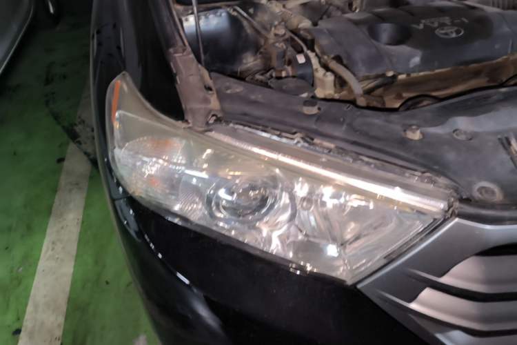 Used Toyota Highlander 2013 2.7L Two-Wheel Drive 5-Seater Purple Gold Edition Right Front Headlight