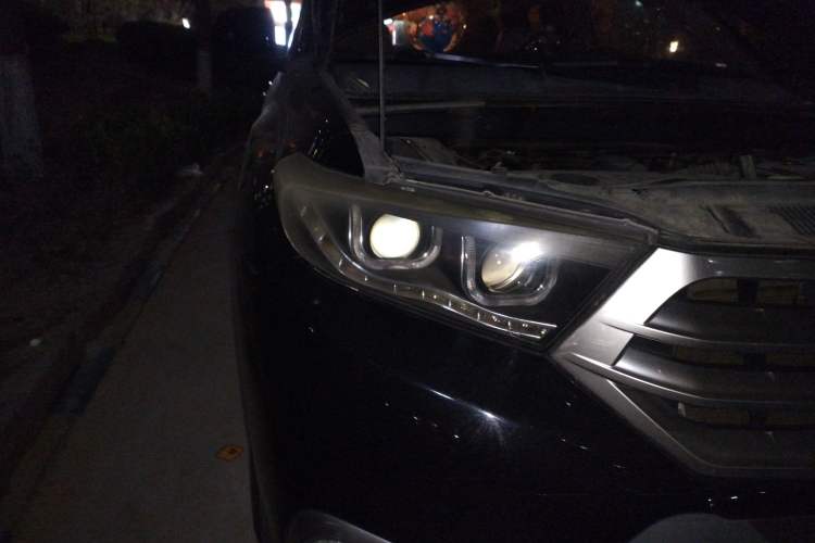 Used Toyota Highlander 2013 2.7L Two-Wheel Drive 7-Seater Zijin Edition Right Front Headlight