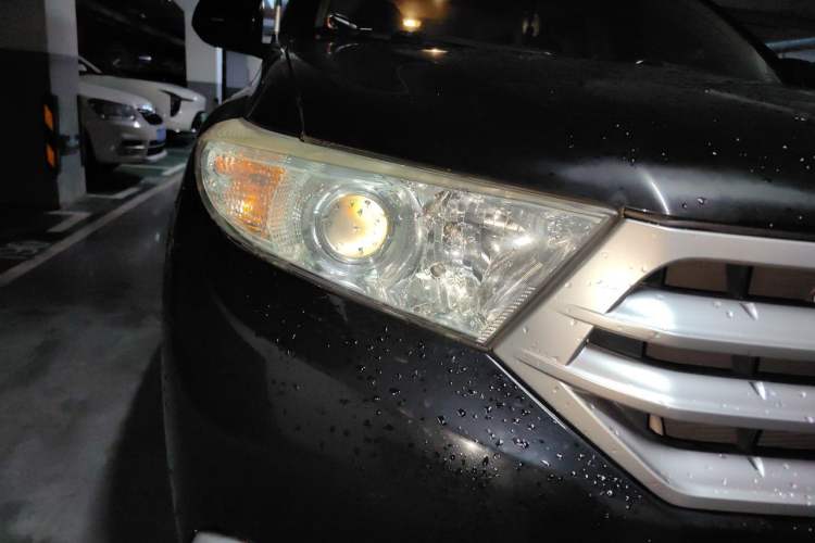 Used Toyota Highlander 2013 2.7L Two-Wheel Drive 5-Seater Purple Gold Edition Right Front Headlight
