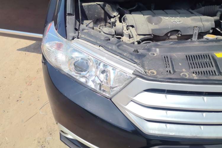 Used Toyota Highlander 2013 2.7L Two-Wheel Drive 7-Seater Zijin Edition Right Front Headlight