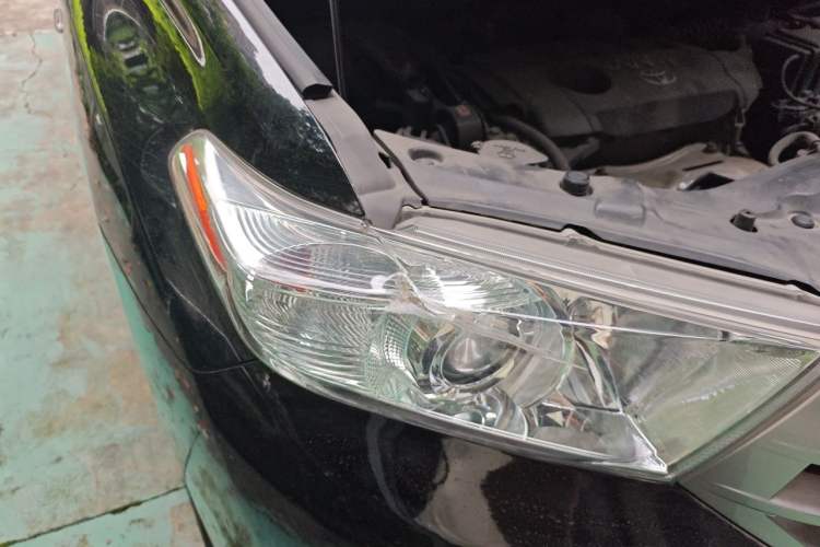 Used Toyota Highlander 2013 2.7L Two-Wheel Drive 5-Seater Purple Gold Edition Right Front Headlight