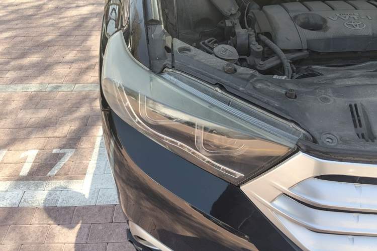 Used Toyota Highlander 2013 2.7L Two-Wheel Drive 5-Seater Purple Gold Edition Right Front Headlight
