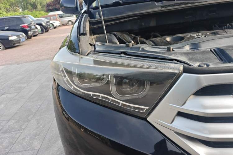 Used Toyota Highlander 2013 2.7L Two-Wheel Drive 7-Seater Zijin Edition Right Front Headlight