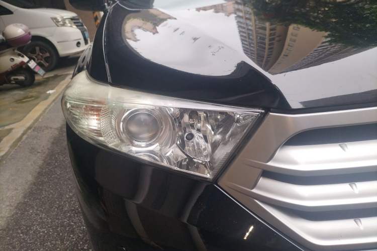Used Toyota Highlander 2013 2.7L Two-Wheel Drive 5-Seater Purple Gold Edition Right Front Headlight