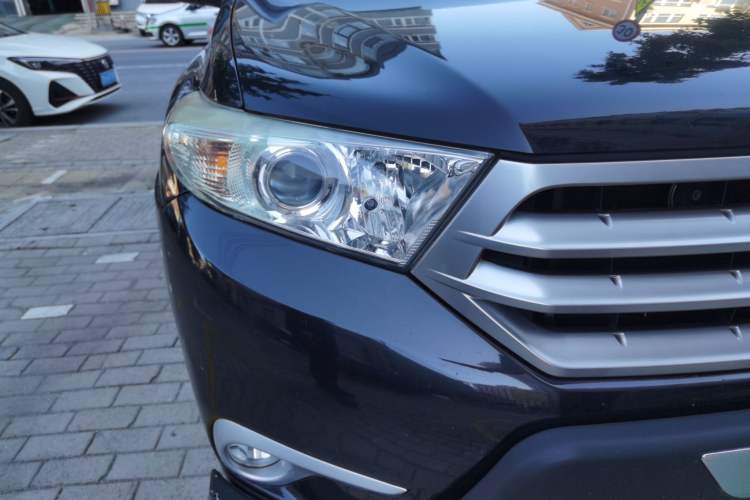 Used Toyota Highlander 2013 2.7L Two-Wheel Drive 5-Seater Purple Gold Edition Right Front Headlight