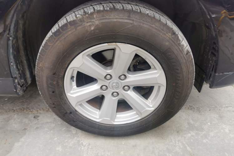 Used Toyota Highlander 2013 2.7L Two-Wheel Drive 5-Seater Purple Gold Edition Right Front Wheel Hub
