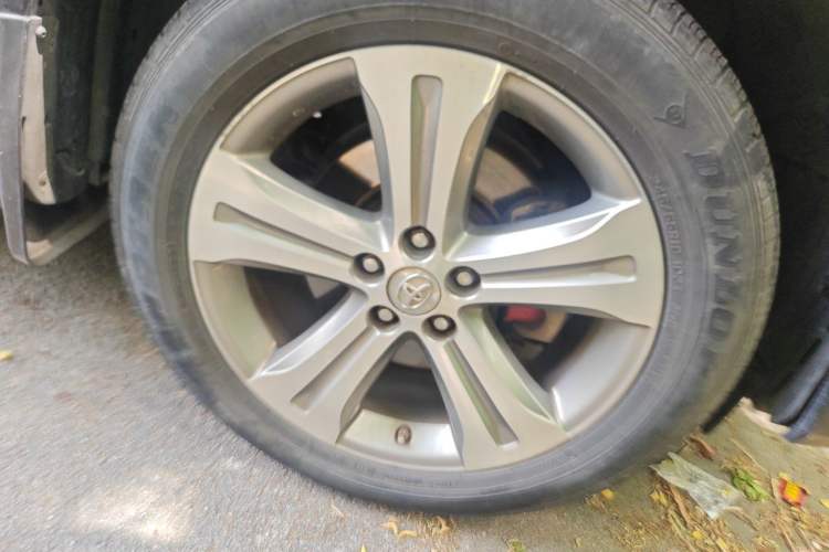Used Toyota Highlander 2013 2.7L Two-Wheel Drive 7-Seater Zijin Edition Right Front Wheel Hub
