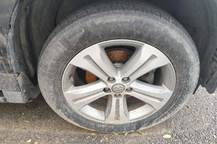 Used Toyota Highlander 2013 2.7L Two-Wheel Drive 7-Seater Zijin Edition Right Front Wheel Hub