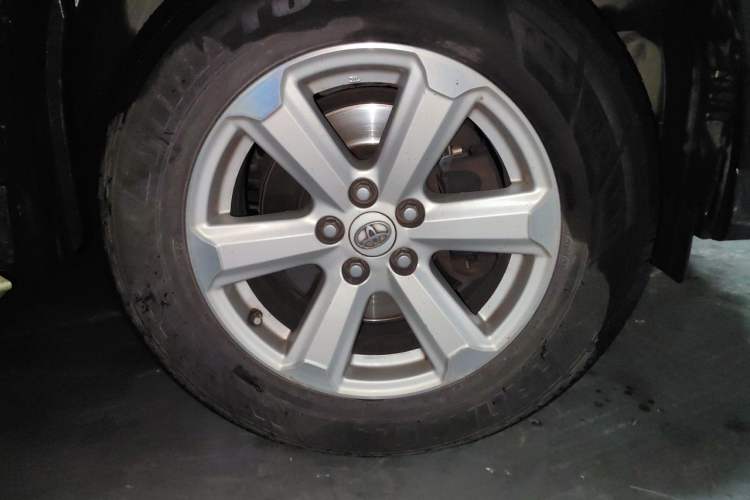Used Toyota Highlander 2013 2.7L Two-Wheel Drive 5-Seater Purple Gold Edition Right Front Wheel Hub