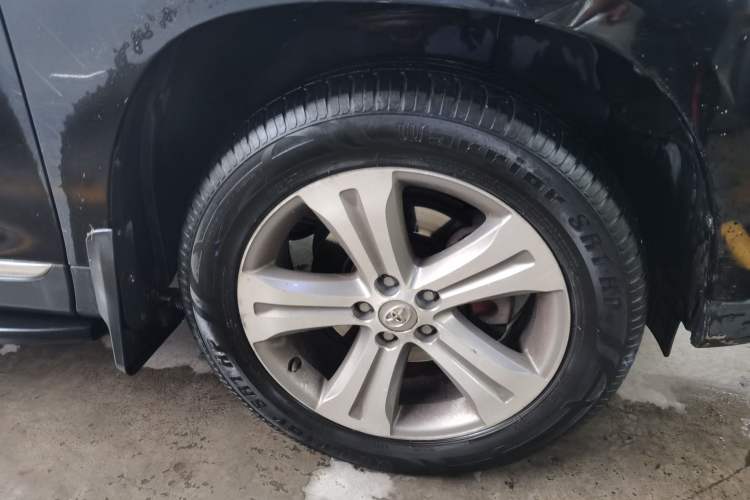 Used Toyota Highlander 2013 2.7L Two-Wheel Drive 7-Seater Zijin Edition Right Front Wheel Hub