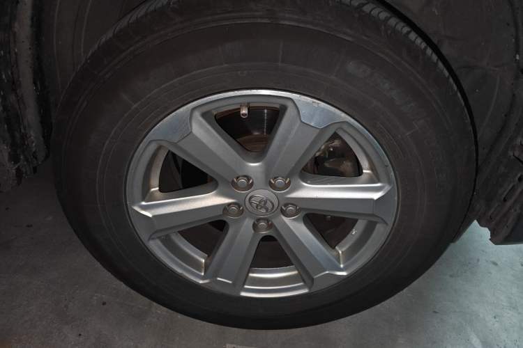 Used Toyota Highlander 2013 2.7L Two-Wheel Drive 5-Seater Purple Gold Edition Right Front Wheel Hub